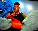 Trandz vodi emisiju na slovenackoj prvoj tv lupeta nesto na slovenackom....jpg