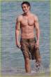 shirtless-robert-buckley-13.jpg