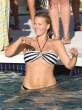 natasha_henstridge_bikini_boost_5_big.jpg