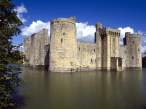 Bodiam Castle and Moat, East Sussex, England.jpg