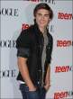 80918a1_efron_z_b-gr_03.jpg