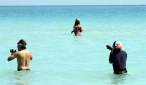 AlexandraBurkeBikiniMiamiBeachMAR_7_2011HQx9327.jpg