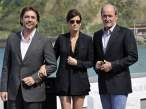 celebrity_paradise.com_TheElderJuliaRoberts2010_09_20_EatPrayLovePhotocall_14.jpg