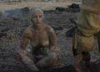 emilia-clarke-naked-and-dirty-in-game-of-thrones-0610-2.jpg