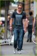 alexander-skarsgard-repeat-outfit-offender-05.jpg