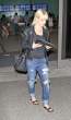 Mena_Suvari_arriving_at_LAX-02.jpg