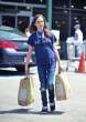 74062_by_mah0ne_Ellen_Page_Out_Shopping_In_Los_Angeles_01.07.10_011_122_406lo.jpg