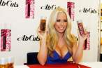 kendra-wilkinson-ab-cuts-event-07-830x553.jpg