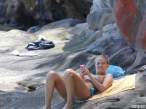 lara-bingle-topless-beach-sydney-03-900x675.jpg