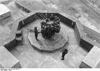 Bundesarchiv_Bild_101I-635-4000-18,_Deutschland,_Flakturm_mit_Vierlingsflak.jpg