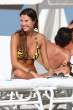 behati_prinsloo_beach_again_4.jpg