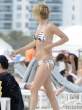 chloe-sevigny-bikini-black-white-tie-dye-miami-06-435x580.jpg