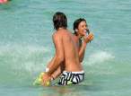 Nargi008_2010-jun29_candid-bikini.jpg
