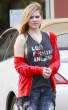 188169953_Avril_Lavigne_Bed_Bath_Beyond_LA_Oct_22_02_122_103lo.jpg