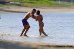 688028690_AlexaVega_BikiniHawaii_April21_2013_4_122_15lo.jpg