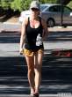 kendra-wilkinson-flashing-cleavage-and-legs-03-435x580.jpg