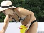 molly-sims-bikinis-poolside-in-miami-12-580x435.jpg