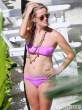 Reese-Witherspoon-Relaxes-Poolside-In-A-Purple-Bikini-In-Honolulu-07-435x580.jpg