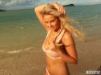 Genevieve-Morton-Poses-In-Bikinis-For-An-Up-Close-Sports-Illustrated-Video-03-580x435.jpg