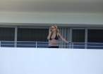 973063481_ritaorahangsoutbalconyx8_123_10lo.jpg