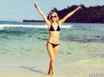 rosie-huntington-whiteley-bikini-instagram-pics-03-580x435.jpg