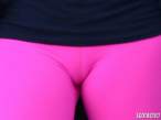 lisa-rinna-camel-toe-in-pink-tights-leaving-yoga-class-in-la-10-580x435.jpg