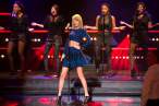taylor-swift-on-stage-performing-on-le-grand-journal-_5.jpg