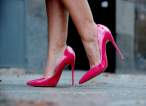 04-street style-midi-skirt-flowers-monica cordera-christian louboutin-pink-patent-so kate-heels-con dos tacones-c2t.JPG