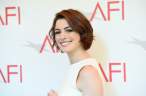 Anne_Hathaway_15th_Annual_AFI_Awards_Arrivals_BUDBD2BZ-g1x.jpg