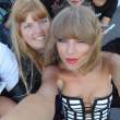 Taylor-Swift-Selfie--01.jpg